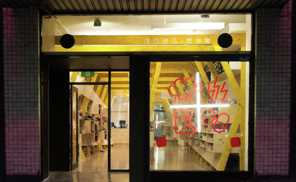 南京專業女裝店裝修公司 商場女裝店設計要突出