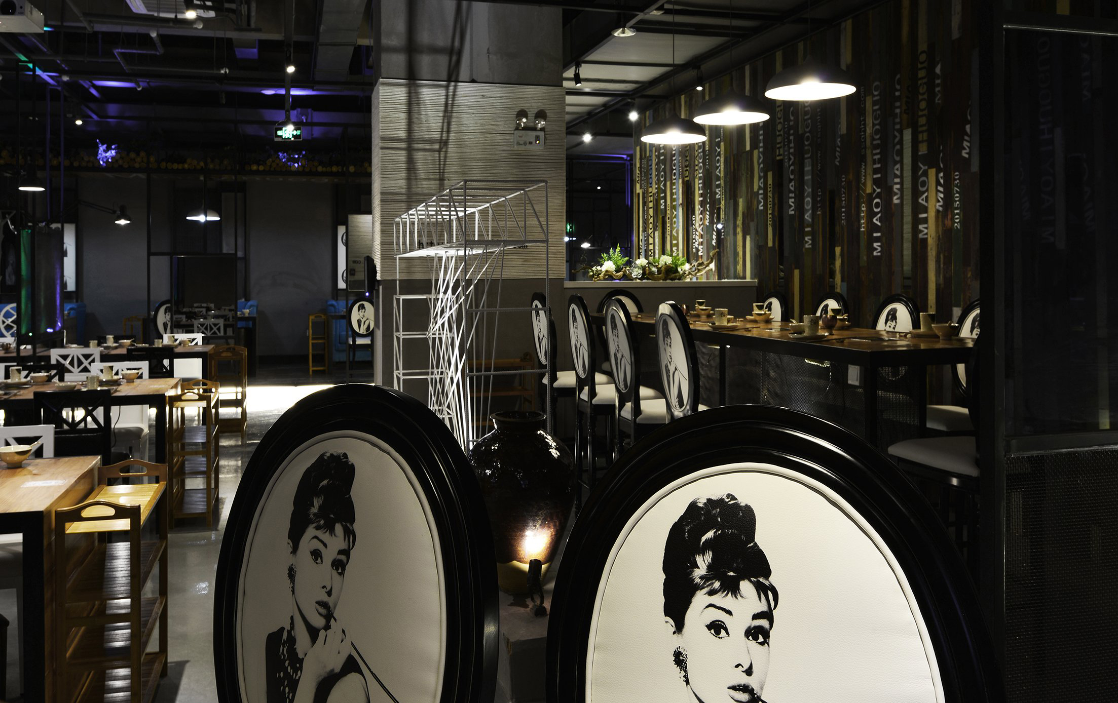 南京飯店裝修公司 復古餐館如何裝修設計效果好